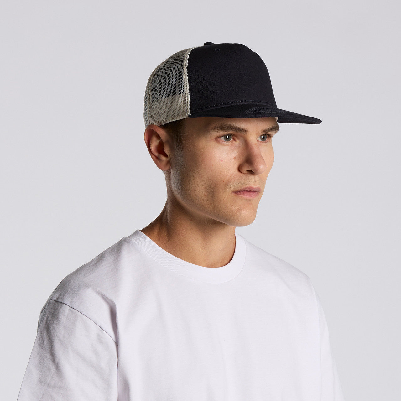 STOCK CONTRAST TRUCKER